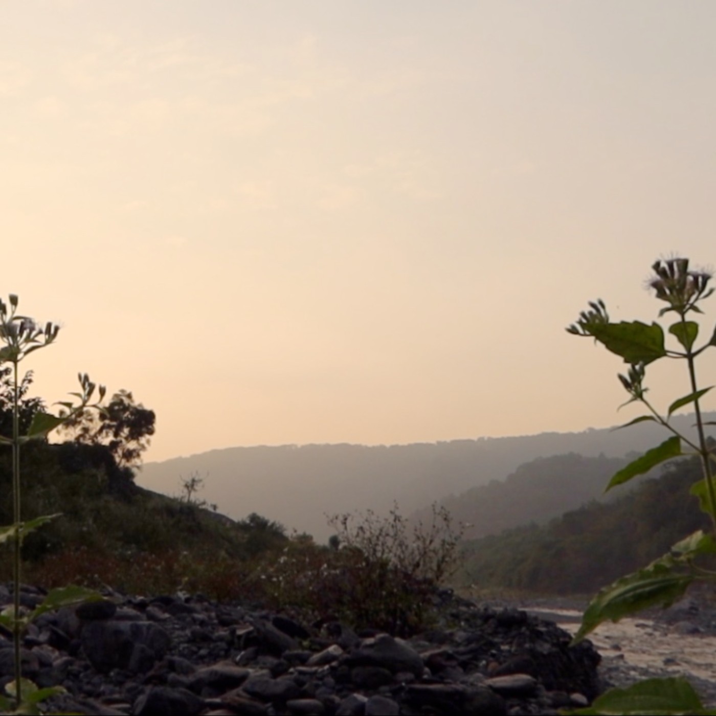 Riverside & moutains