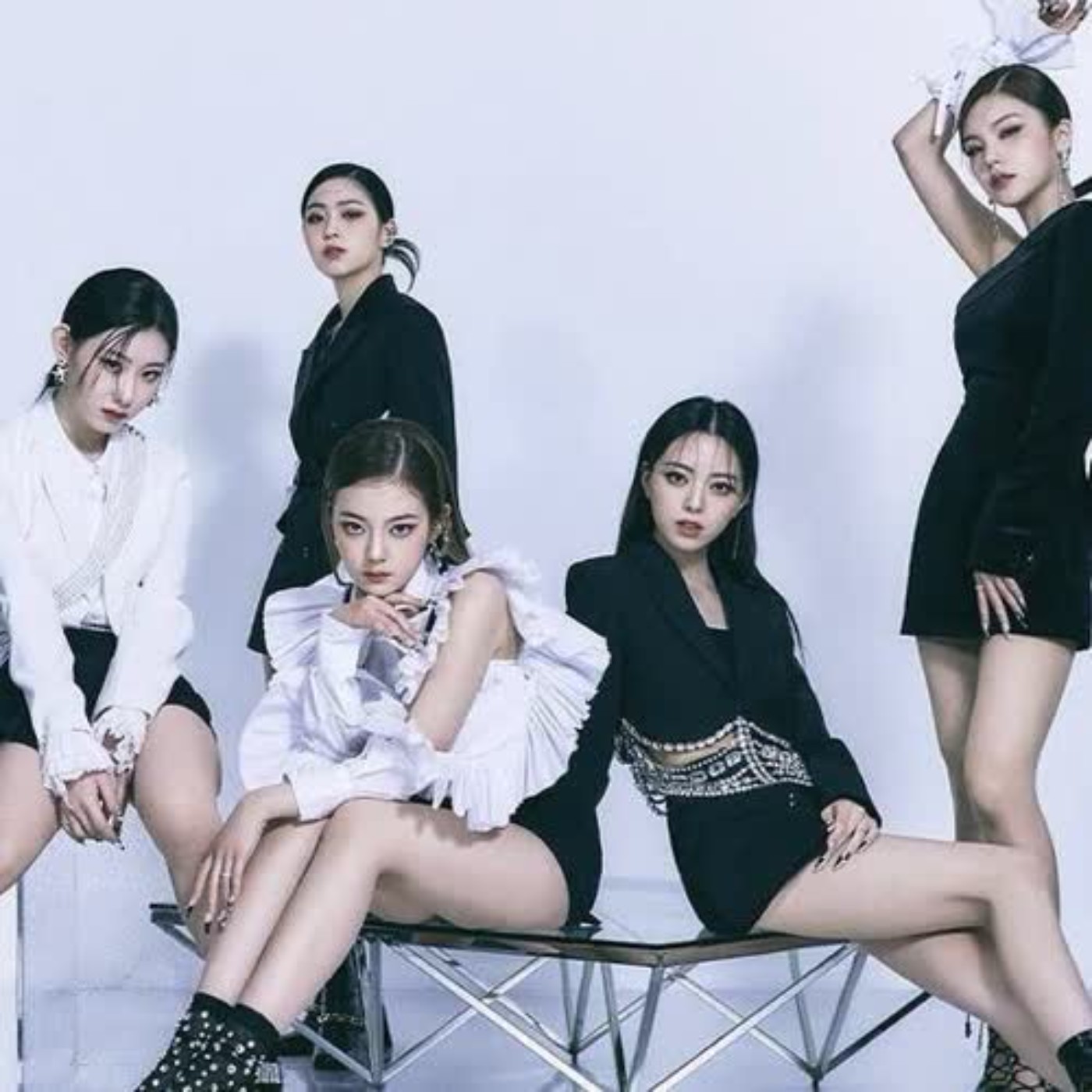 [mashup] ITZY - In The Morning X Yuqi - Bonnie And Clyde