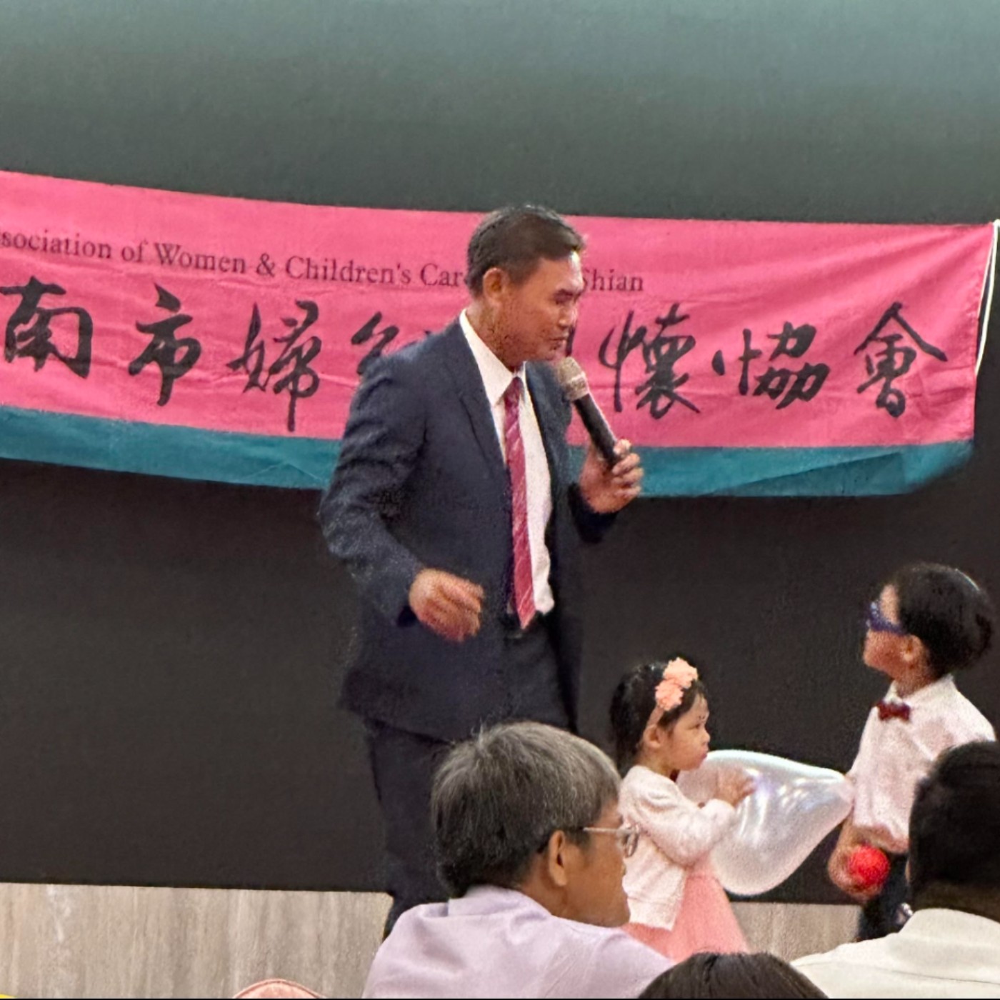 E102  前立委李俊毅 在家，樂於帶孫做阿公👶、出外，民代本性貢獻自己 episode artwork