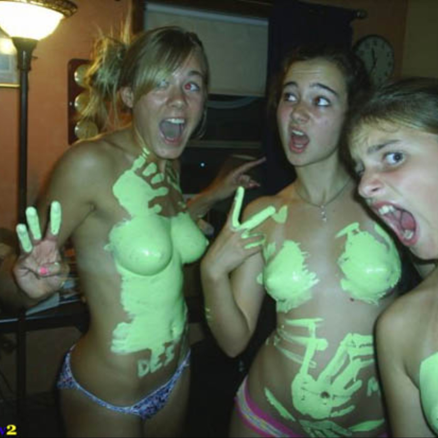 Naked Skank Love Duh - Green Paint Girls - Full Set As Of 1- Mega | Podcast  on SoundOn