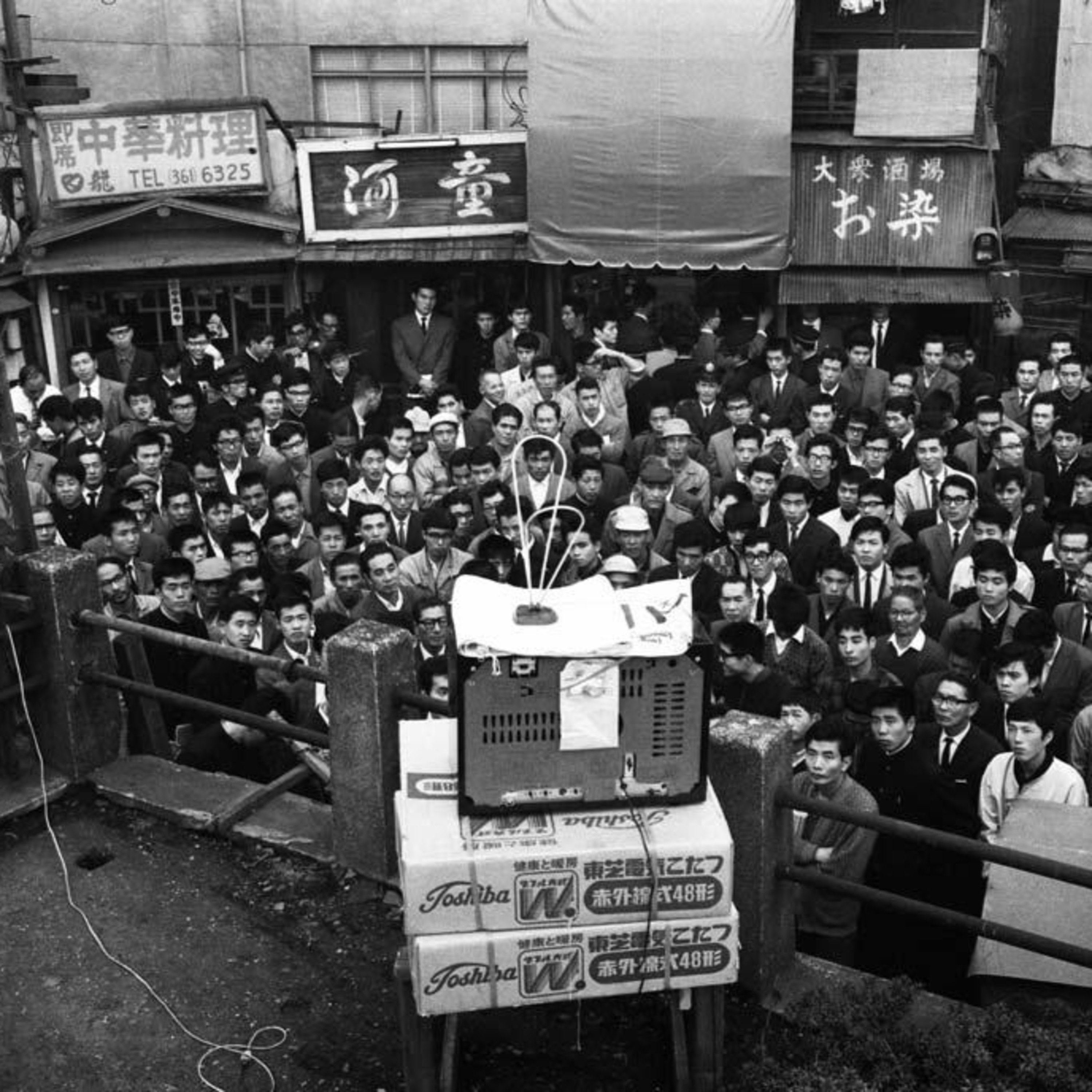 第169回｜【昭和時代!】昭和28年：八頭身美女正流行！新宿車站外聚集幾百人「看電視」？！一台電視要用年薪買！