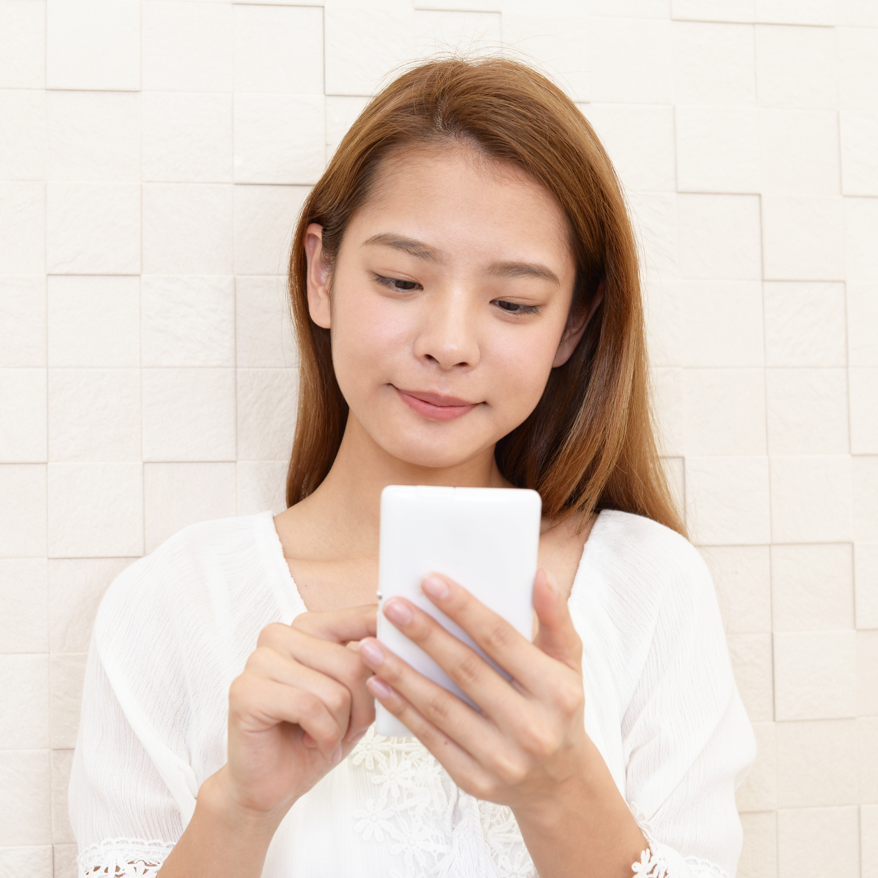 第82回｜揭秘日本人的手機拿法：左手還是右手？你知道他們的獨特拿法和其他國家有何不同嗎？！