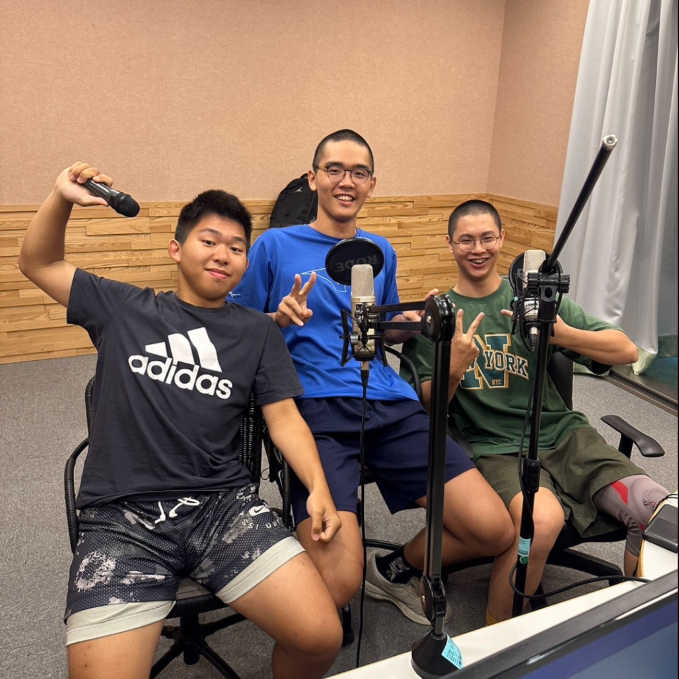 【Season1 啊我又忘季】〈EP4〉節目首次人物專訪!從獨招成功上榜北藝大戲劇系，到毅然決然休學走入社會，中間又有什麼矛盾，過程竟不斷放煙火?還直接在節目公開徵友?feat.劉宇定 定哥 episode artwork