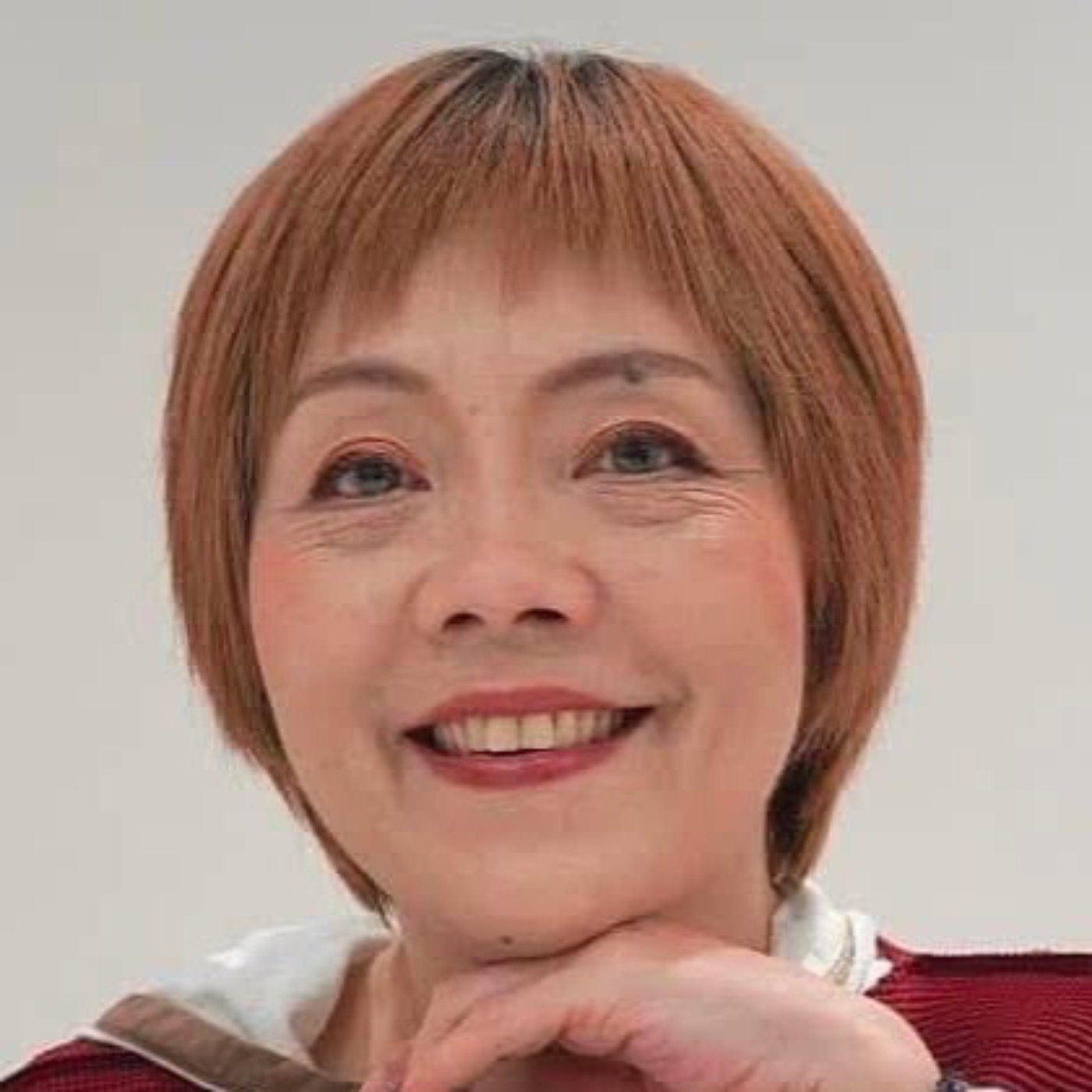 EP35-小Q學姊在護理行業工作三十年,當初選擇這個職業的原因?退休後保持健身習慣,分享日常的健身計劃和運動項目?每月固定測量BMI和肌重量等習慣,分享這些指標對健康管理有何重要性?每月參加一次藝術陪伴活動,有什麼特別的意義?分享製作保養精油過程和心得?對於熟齡網紅練習生培育計劃有何看法?如何保持積極的生活態度和健康的生活方式? EP35-小Q學姊在護理行業工作三十年,當初選擇這個職業的原因?退休後保持健身習慣,分享日常的健身計劃和運動項目?每月固定測量BMI和肌重量等習慣,分享這些指標對健康管理有何重要性?每月參加一次藝術陪伴活動,有什麼特別的意義?分享製作保養精油過程和心得?對於熟齡網紅練習生培育計劃有何看法?如何保持積極的生活態度和健康的生活方式?