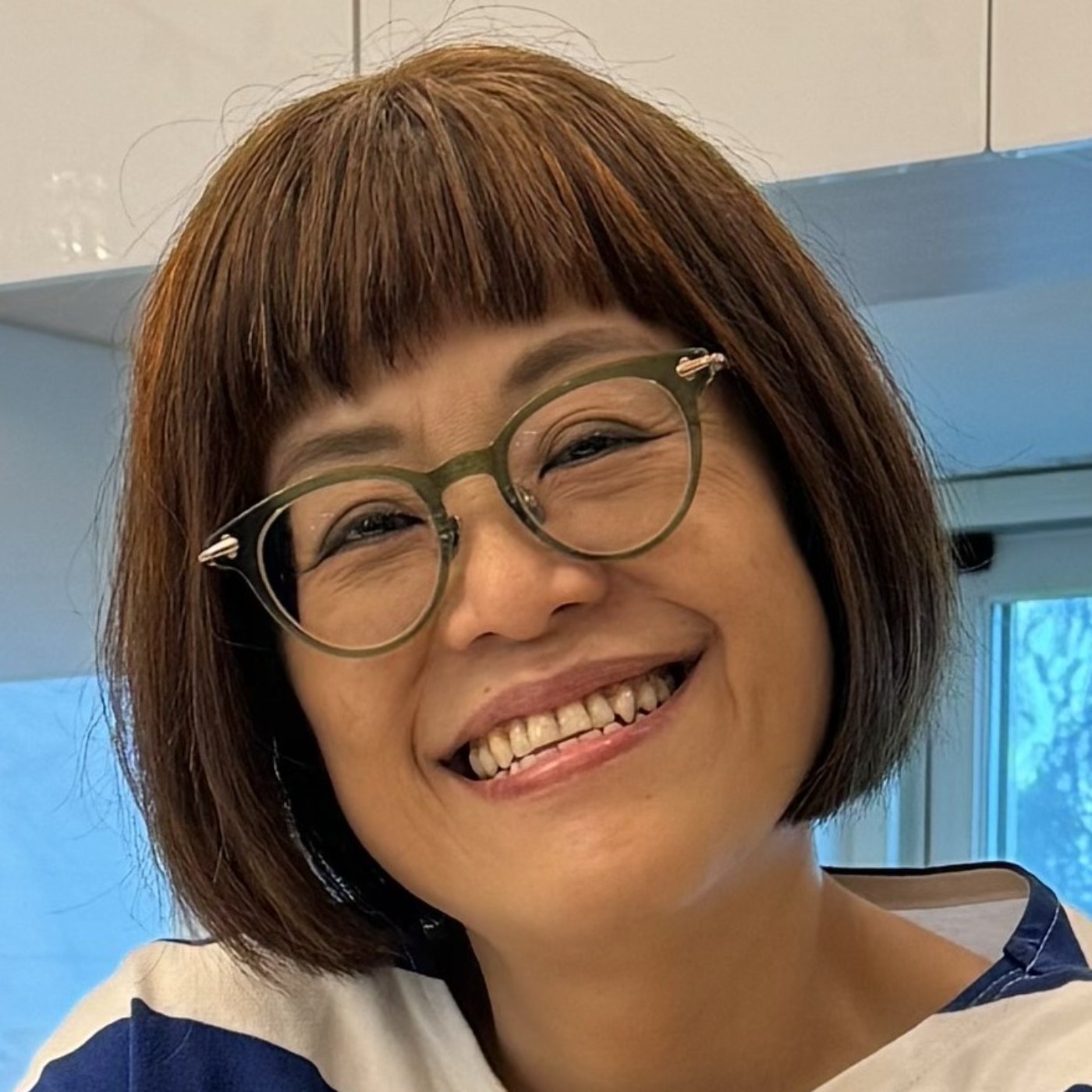 EP40-郝眉學姊經歷豐富曾經擔任許多角色，什麼樣的轉折跨界這麼大？這段多元職涯對當自媒體人有什麼幫助？「人生上半場奉獻給家庭，下半場為自己而活」，這句話代表什麼？Podcast 節目《三小老朋友》，這個節目的靈感怎麼來的？「跟麗君、L姐搭檔的火花是怎麼產生的？專長指導服務身心障礙特教學生，這份工作最觸動部分是什麼？對未來有什麼樣的計劃或夢想？ episode artwork