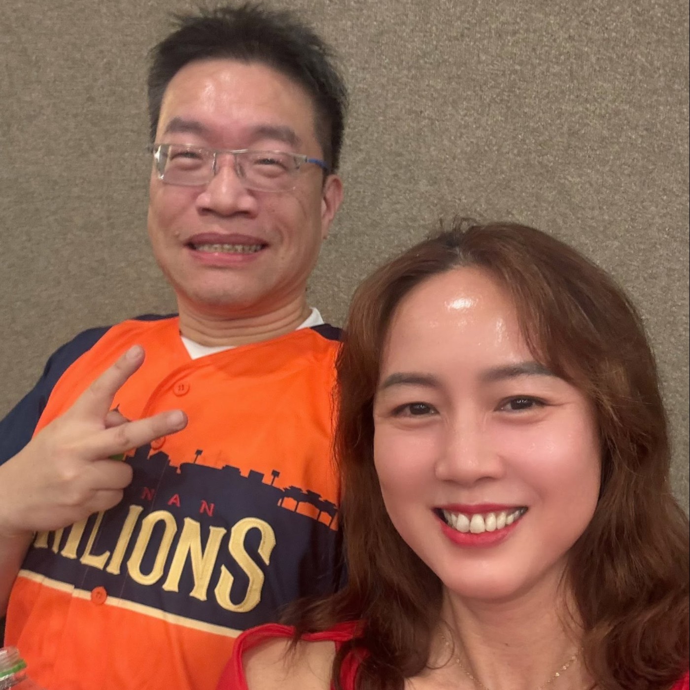 EP8 【張宜真】極限銷售實戰班,千萬講師謝文憲教我的銷售心法。1。記住別人的名字。2。準備笑話炒熱氣氛。3。精彩簡報,一定要含金量滿滿。 episode artwork