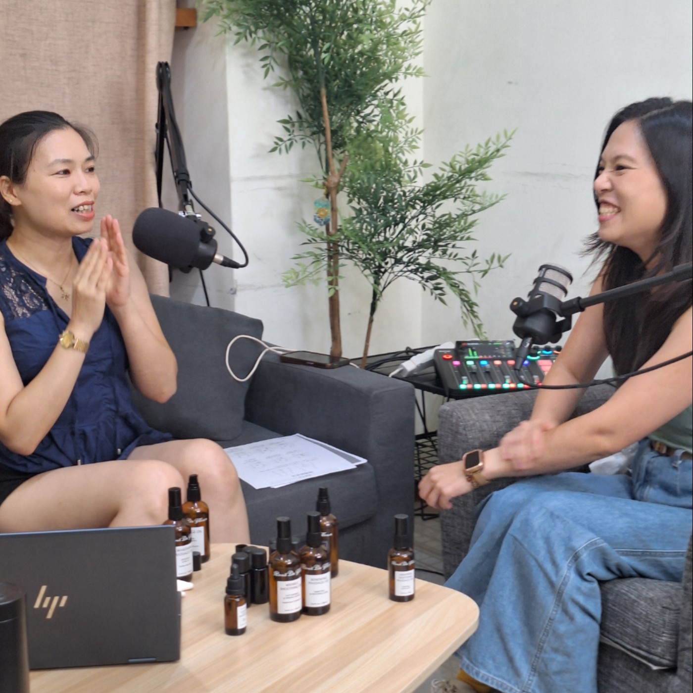 Live Podcast 聊聊I精油只是一種香氣嗎?精油品牌蕊蕾 Rita 分享了許多實用又專業的小技巧喔!