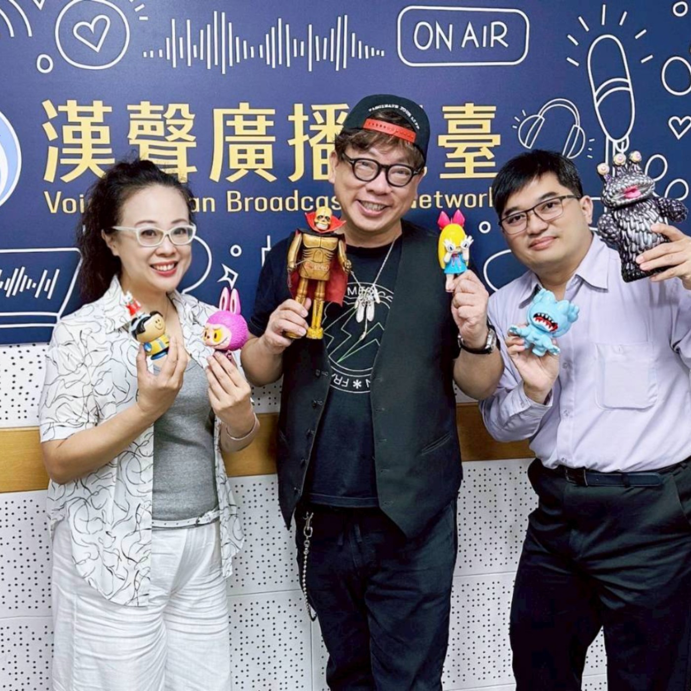 EP879 - 幸福小書籤 - 遊走羅羅的異想世界 :把玩具玩到世界舞台:台灣設計師玩具之父 ft.黃仁壽