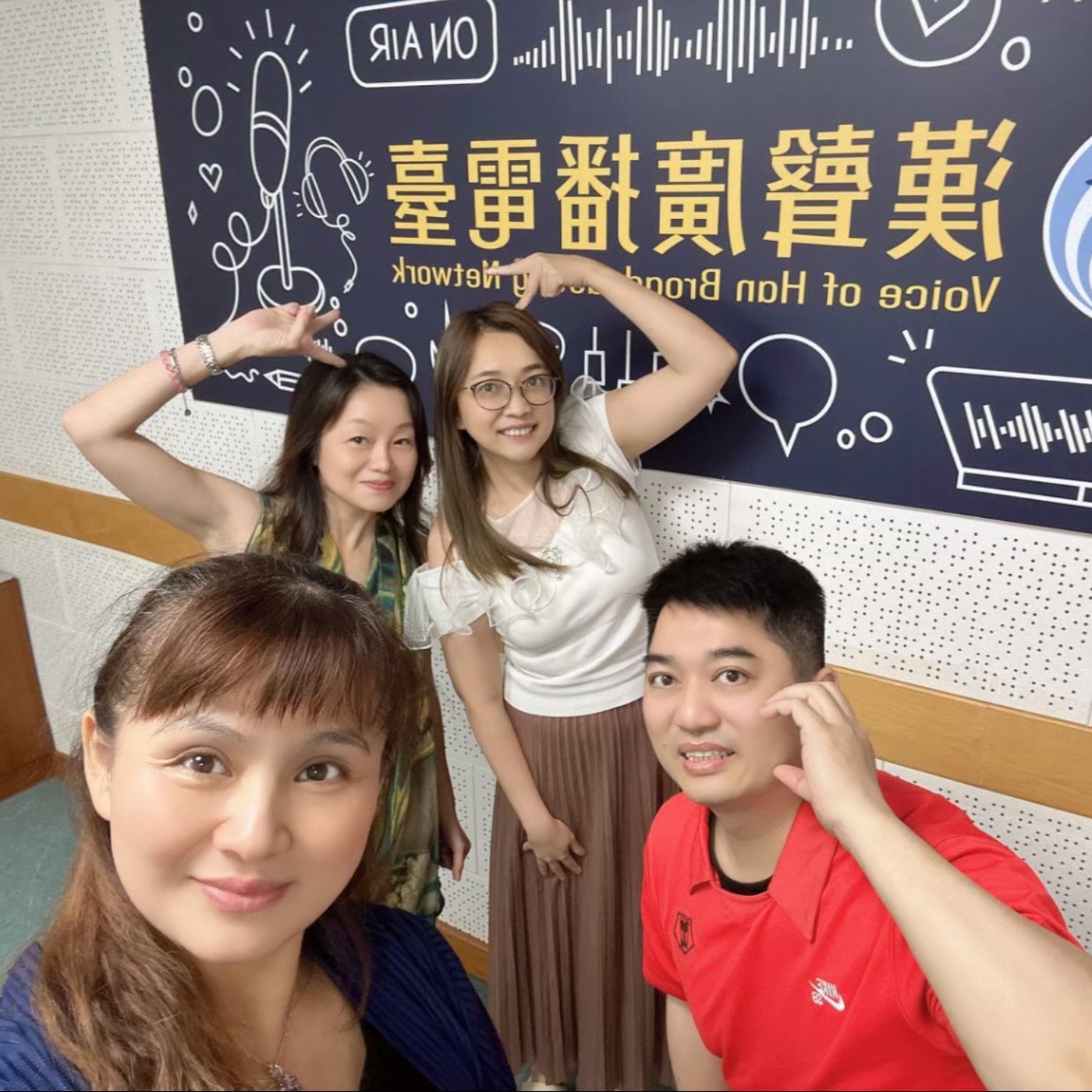 EP891 - 轉角遇見你 - 卡門式勇氣:從八點檔學職場生存術:Sandy的「稍等一會」人生哲學 ft. Sandy Zoy