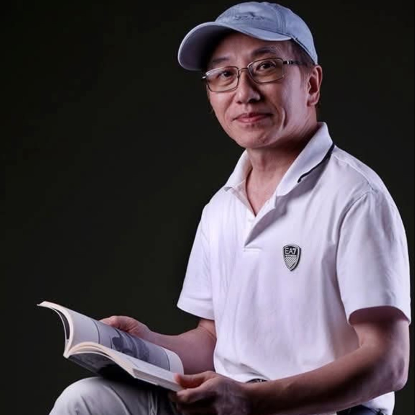 S4E46【自帶光的心象攝影】📸國際知名攝影家、中央大學公益傳播中心兼任講師｜張宏聲老師