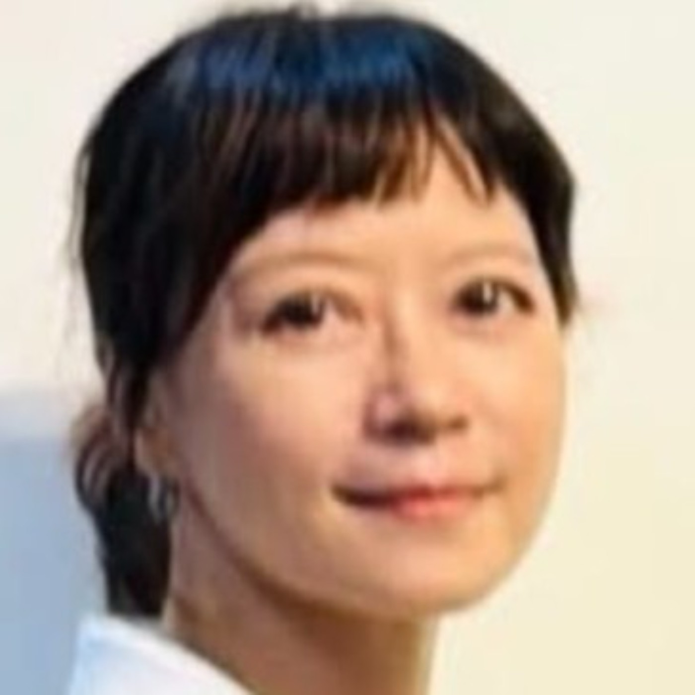 EP59-姜美華57歲選擇退休，做這個決定，心裡有沒有掙扎？人生是一條「不回頭的單行道」，在什麼樣的心境下，真正體會到這件事的？退休之後，投入自媒體，如何選擇瑜伽、健身、養生分享的內容？熟齡世代出來分享，跟年輕人最大的不同在哪裡？如何練習一直保持正向思考的狀態？退休後重新開始網紅生活，最大的挑戰和收獲是什麼？