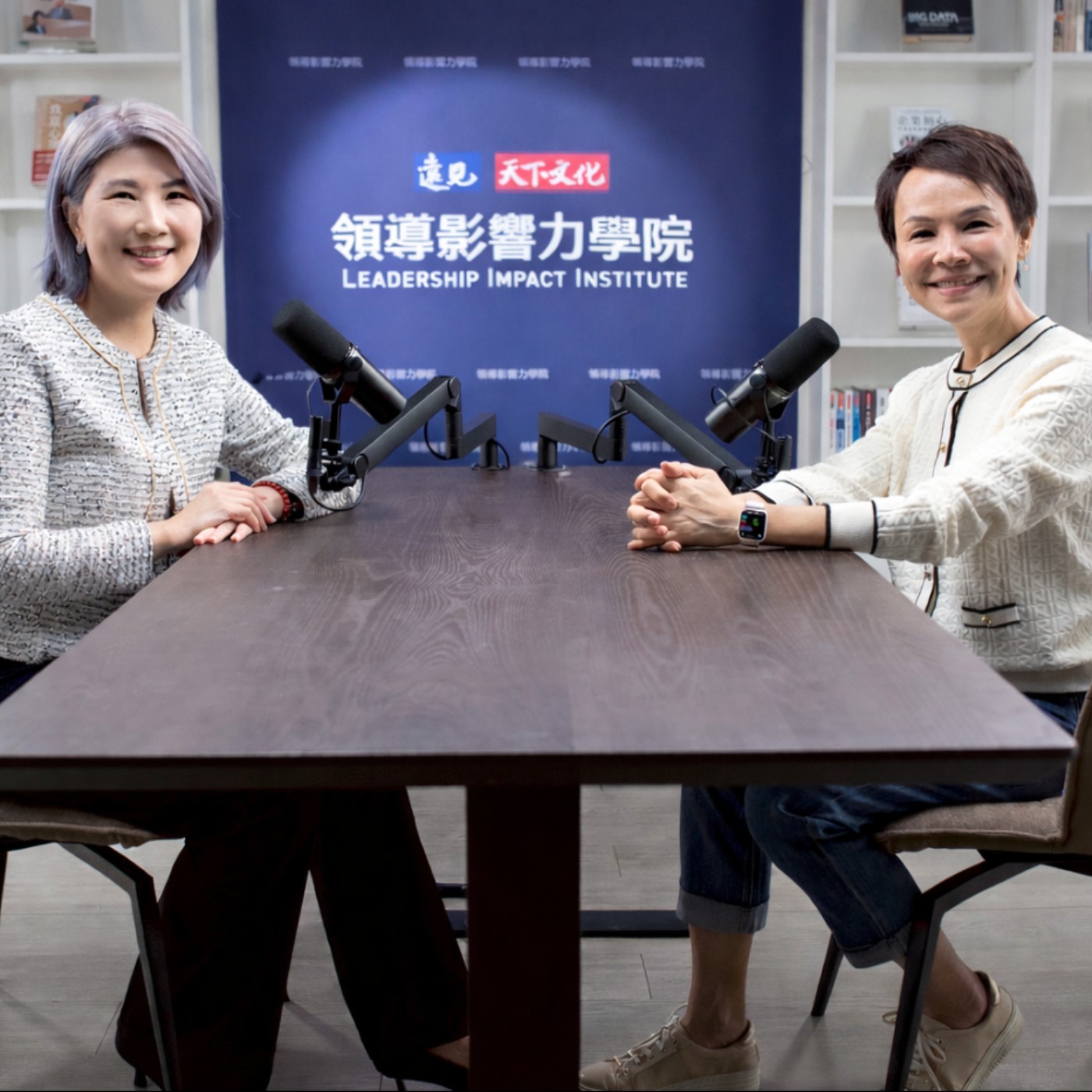 EP.85 出門作客｜【領導影響力學院】梁曉華 feat. 錢慧如 Austina：嚴格要求卻「擠」不出好績效？主管如何放下不信任的焦慮？「看、問、用」3心法，讓你在新時代激發團隊無限潛能