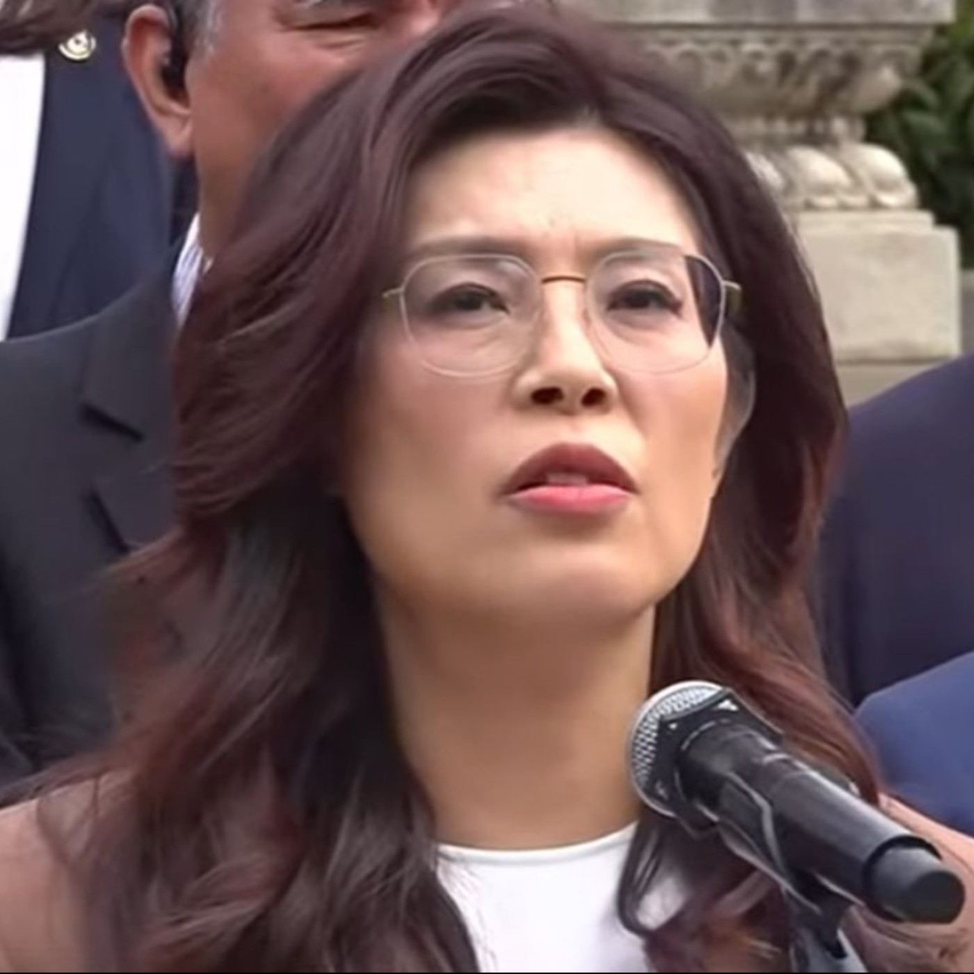 【政治現形記4】當理想淪為投名狀：從歐美賣國賊到當代台灣的「政治變色龍」鄭麗文