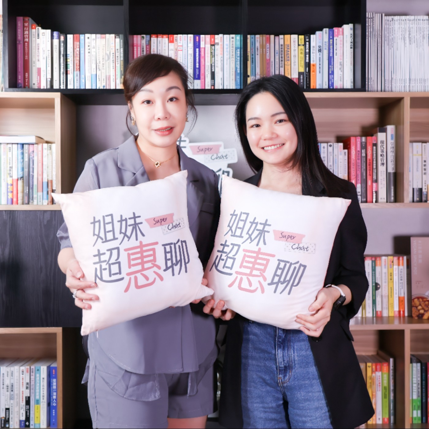 EP49：真的找「姐妹」來聊！同個媽媽兩種人生——台大法律碩士陳安安：因為我不想輸 episode artwork
